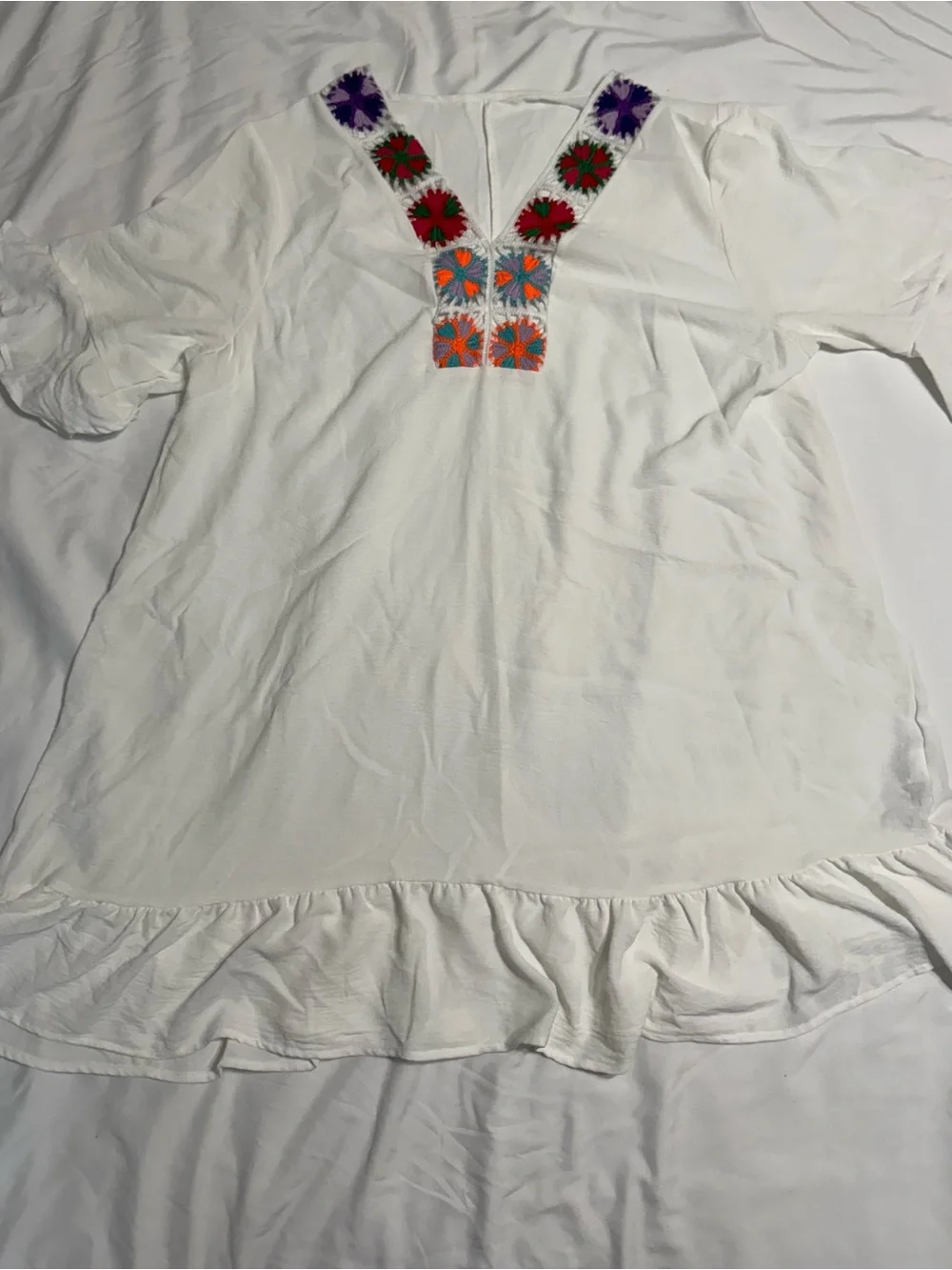 SHEIN White Tunic with Multicolor Embroidered V-Neck